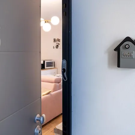 Lora Luxury 5, Free Private Parking, Self Check In アパート *