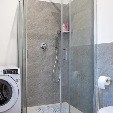 Lora Luxury 5, Free Private Parking, Self Check In *