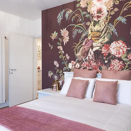 아파트 Lora Flowers Suite, Free Parking,self Check In, 5 코모
