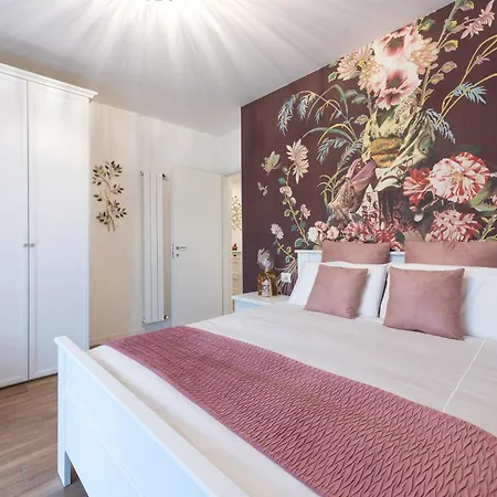 Lora Flowers Suite, Free Parking,self Check In, 5 * 코모