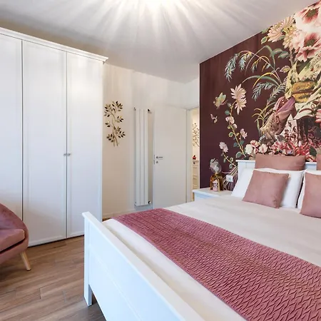 Lora Flowers Suite, Free Parking,self Check In, 5 * 코모