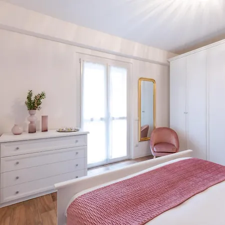아파트 Lora Flowers Suite, Free Parking,self Check In, 5 코모
