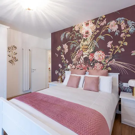 Lora Flowers Suite, Free Parking,self Check In, 5 * 코모
