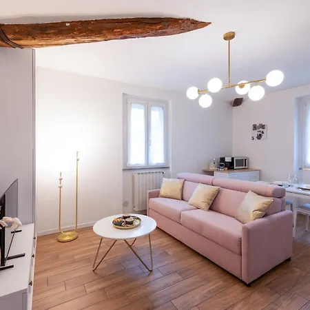 Lora Como Residence, Luxury Suite 5, Free Private Parking, Self Check In * Como