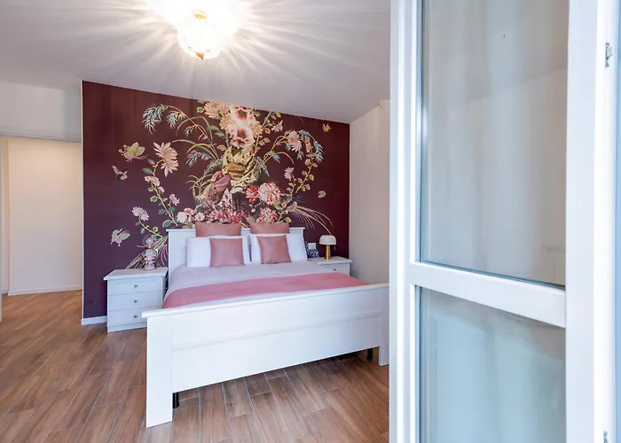 Lora Flowers Suite, Free Parking,self Check In, 5 Appartamento Côme