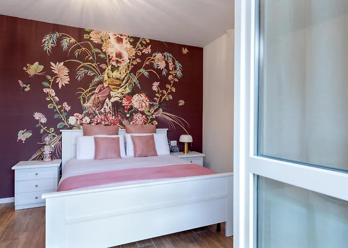 Lora Flowers Suite, Free Parking,self Check In, 5 Appartamento