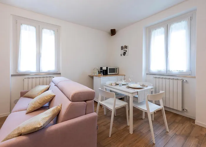 Appartamento Lora Flowers Suite, Free Parking,self Check In, 5 *