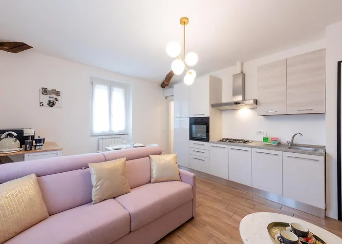 Lora Flowers Suite, Free Parking,self Check In, 5 * Côme