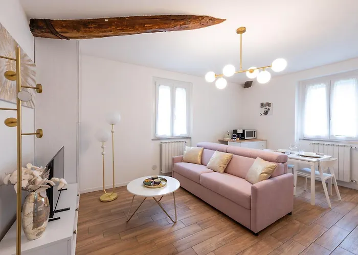 Lora Flowers Suite, Free Parking,self Check In, 5 Appartamento