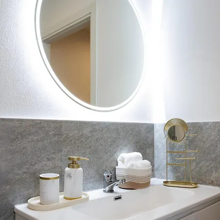 Lora Flowers Suite, Free Parking,self Check In, 5 Appartamento *